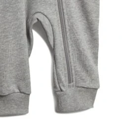 Fleece Pak Voor Baby's Adidas Essentials 3-Stripes 10 Fleece Pak Voor Baby's Adidas Essentials 3-Stripes -Moss Kopenhagen-winkel adidas ij8111 5 apparel photography detail view 3 white