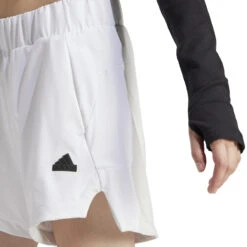 Damesshort Adidas Z.N.E. Woven 13 Damesshort Adidas Z.N.E. Woven -Moss Kopenhagen-winkel adidas in9481 6 apparel on model detail view 1 white