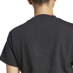 Geborduurd Dames-T-shirt Met Losse Pasvorm Adidas -Moss Kopenhagen-winkel adidas ip2264 8 apparel on model detail view 2 white