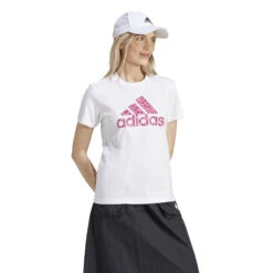 Dames-T-shirt Adidas Animal Print Graphic 11 Dames-T-shirt Adidas Animal Print Graphic -Moss Kopenhagen-winkel adidas iv9378 6 apparel on model walking view white