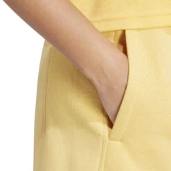 Fleeceshorts Voor Dames Adidas ALL SZN 12 Fleeceshorts Voor Dames Adidas ALL SZN -Moss Kopenhagen-winkel adidas iw1259 7 apparel on model detail view 2 white