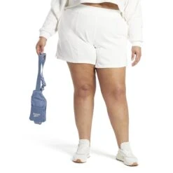 Dames Short Met Hoge Taille Reebok Classics Varsity GT -Moss Kopenhagen-winkel reebok hr5945 3 apparel on model standard view white