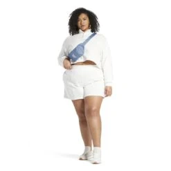 Dames Short Met Hoge Taille Reebok Classics Varsity GT -Moss Kopenhagen-winkel reebok hr5945 5 apparel on model side view white