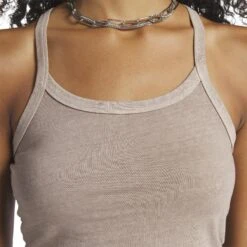 Damestanktop Reebok Classics Natural Dye -Moss Kopenhagen-winkel reebok hs4751 5 apparel on model detail view 1 white