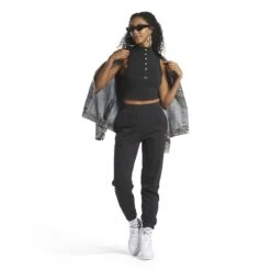 Dames Crop Top Reebok Classics -Moss Kopenhagen-winkel reebok ht7863 4 apparel on model side view white