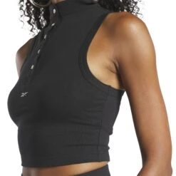 Dames Crop Top Reebok Classics -Moss Kopenhagen-winkel reebok ht7863 5 apparel on model detail view 1 white