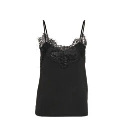 Nachtpon Van Een Vrouw Soaked In Luxury Clara